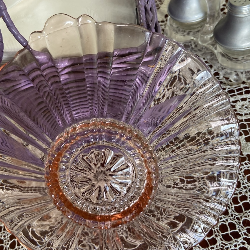 Vintage pink depression glass bowl 8” eared
